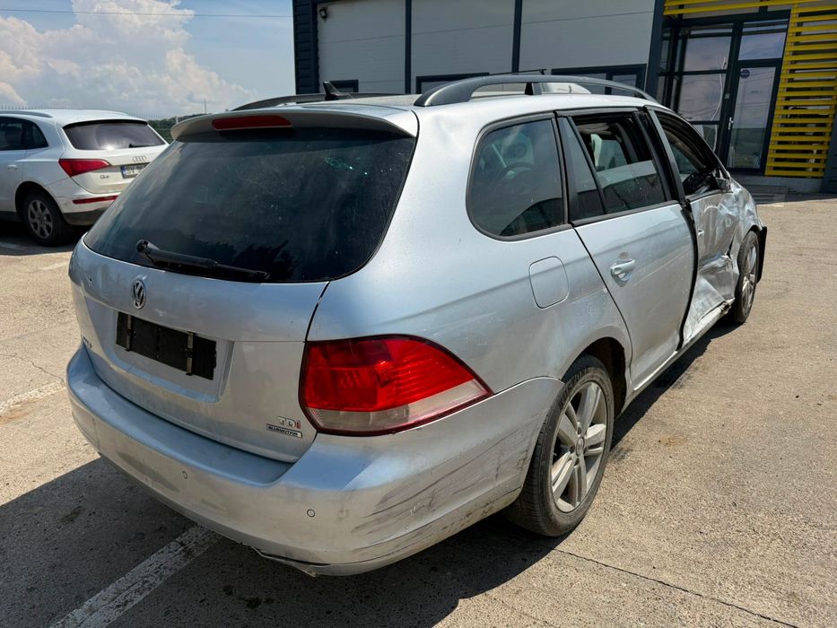 Dezmembrez Vw golf 6 2011 break 1.6 tdi CAY argintie LA7W volan stanga