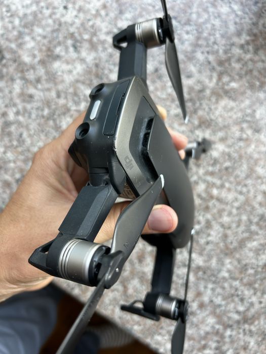Продам дрон dji mavic air