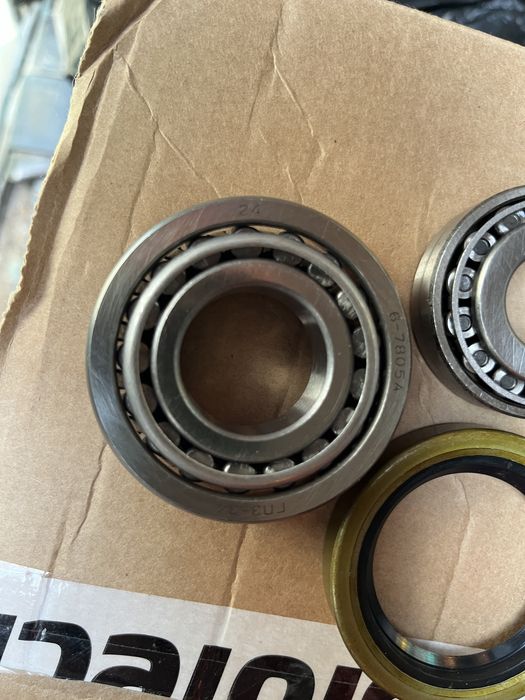 Продавам комплект предни лагери за Лада