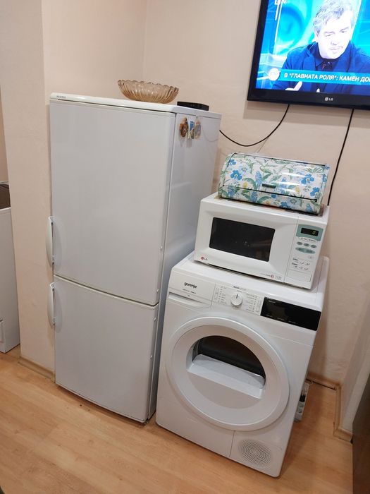 Продавам хладилник с долен фризер SANG