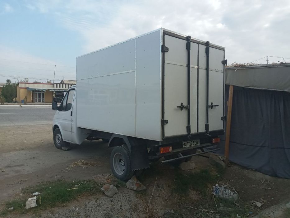 Ford transit sotiladi