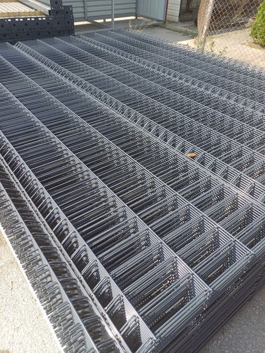 Оградни пана и стълбове за ограда RAL6005 и RAL7016