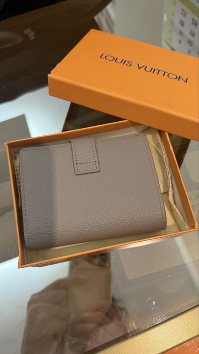 Аксесоар тип портфейл LV