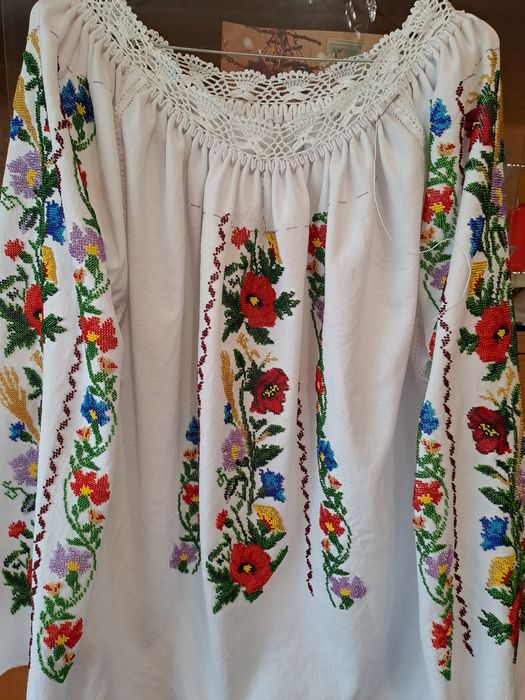 camasa de dama cusuta cu margele