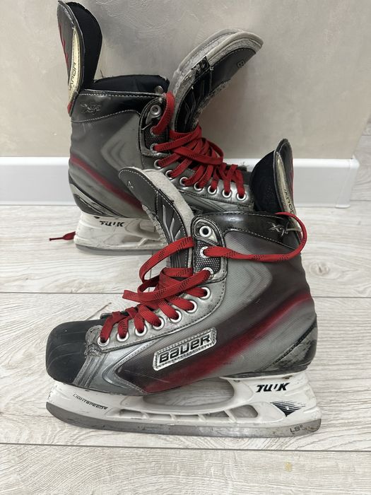 Хоккейные коньки