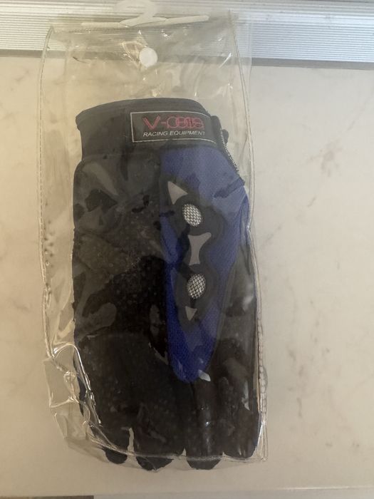 Каска за мотор Airoh + ръкавици