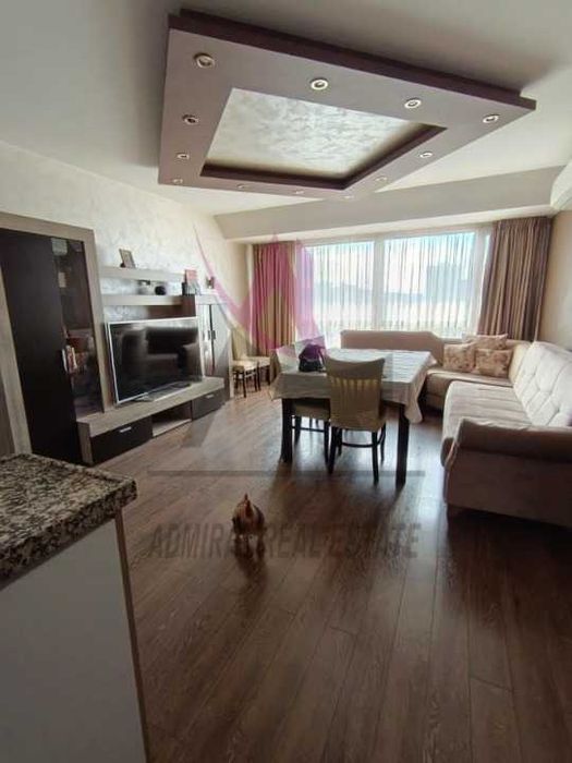 Страхотен -тристаен -Левски