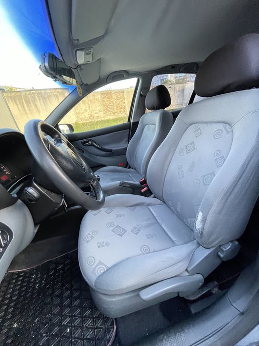 Seat Leon  1.M    1,6 бензин
