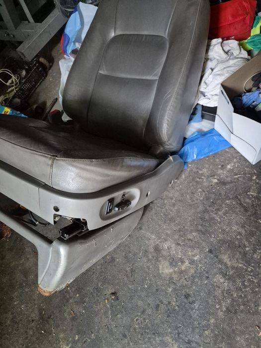 Vand scaune kia carnival