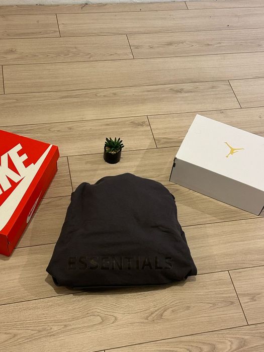 Vând urgent bluza essentials fear of god