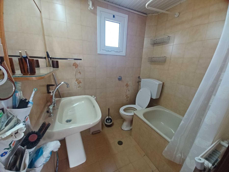 Продава къща 160 м2 с двор 300 м2 в Аспровалта, Гърция