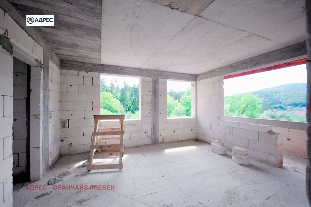 Къща в Ловеч, област-с.Калейца площ 458 цена 84900