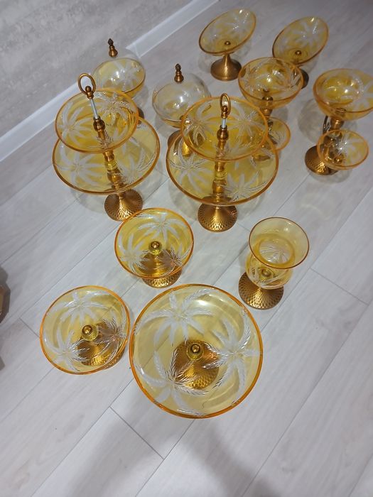 Продам вазы 12 штук сервиз