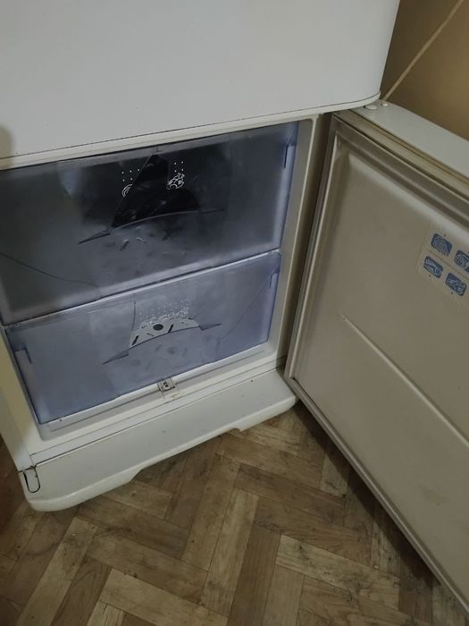 Продаётся холодильник фирма берюса в отличном состоянии  цена 2 млн..