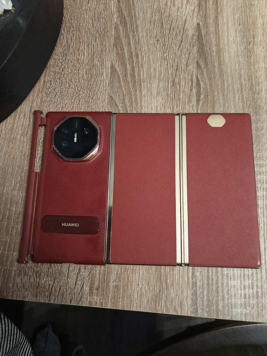 Huawei Mate XT Ultimate Design Tri-Fold