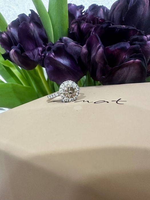 Кольцо с бриллиантом