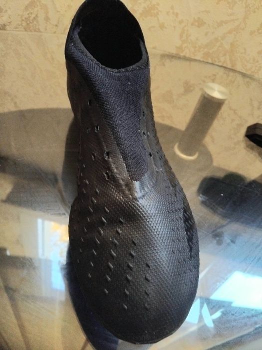 Продавам  оригинални бутонки на адисас