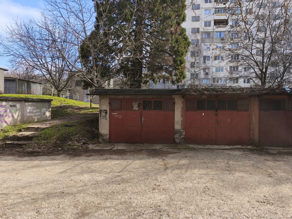 Отдавам гараж под наем