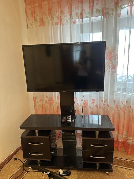 Ройсон телевизор 43- не смарт! Состояние новое! Продадим с подставкой!