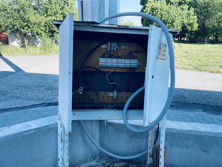 външно електрическо табло с автоматични предпазители