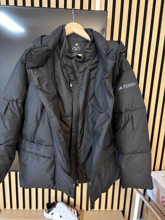 Geaca Adidas Terrex de Iarna  , Marimea M ! pretul  nu este negociabil