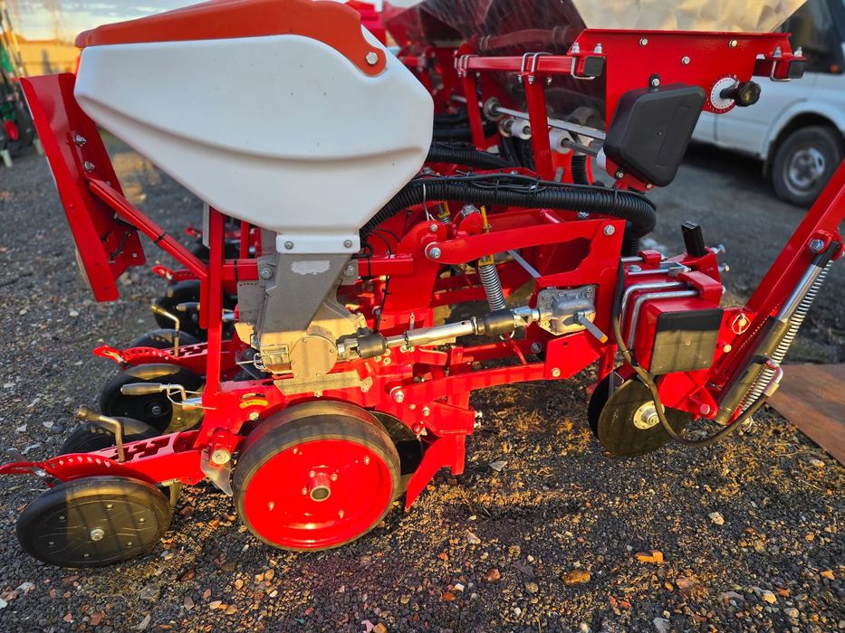 Agrimac AGRIMAC, model APS-D6/IJC Minimum-Till Semanatoare pneumatica de precizie 6 Randuri