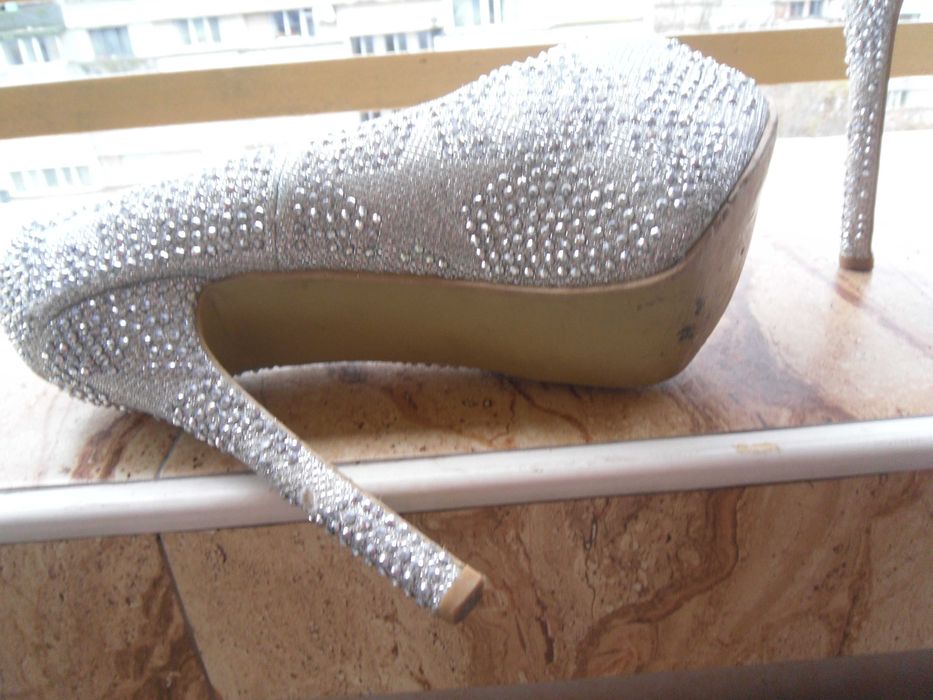 Дамски официални обувки с висок ток