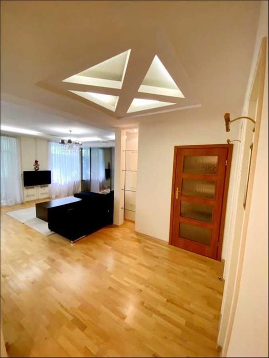 Дава се под наем Двустаен апартамент в София, Център - 65 кв.м за 510 € - Снимка #3