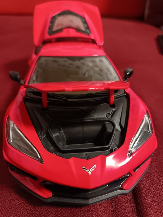 Vând macheta Chevrolet Corvette 1 18 2020