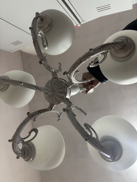 Продам люстру в рабочем состоянии