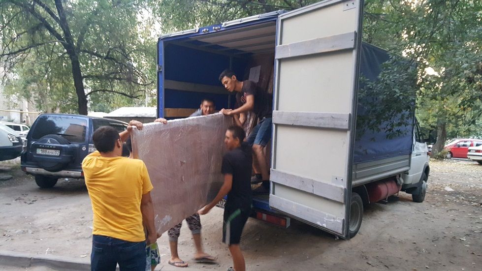 Грузчики и газель