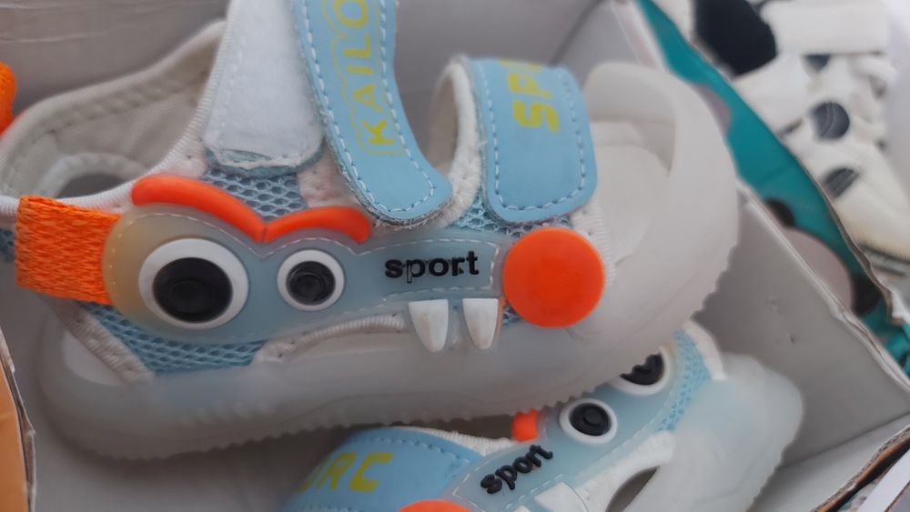 Продам бу детские осенние ботинки