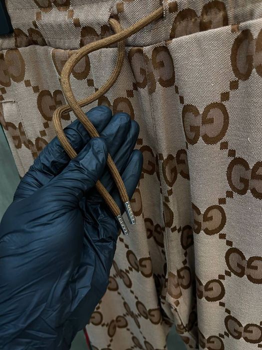 Reducere Pantaloni Gucci unisex L și XL