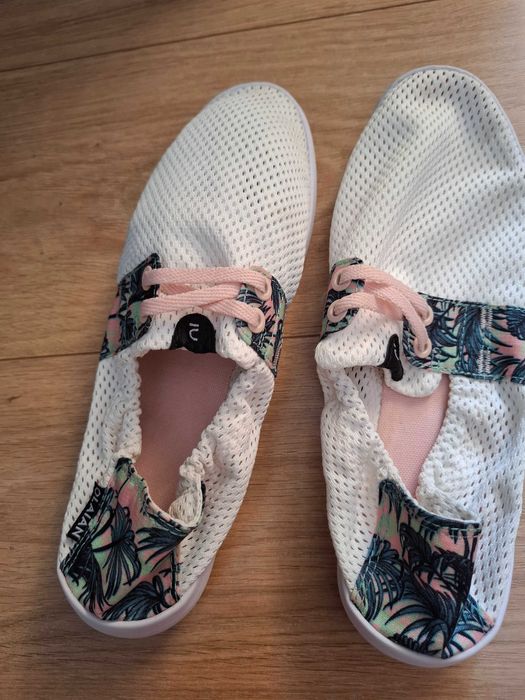 Дишащи/ аква обувки Olaian