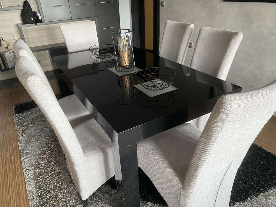 Трапезна маса-черен гланц