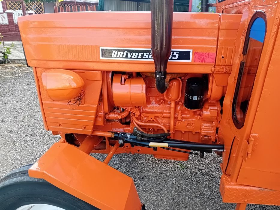 Tractor universal u445