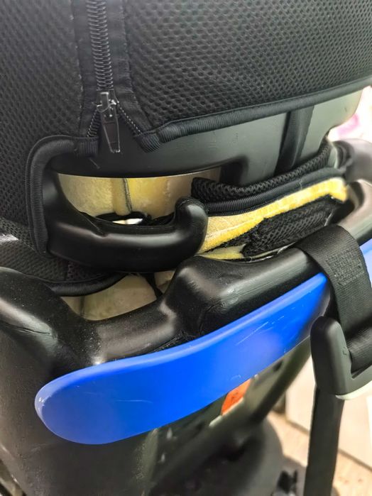 Обезопасяващи столче за автомобил