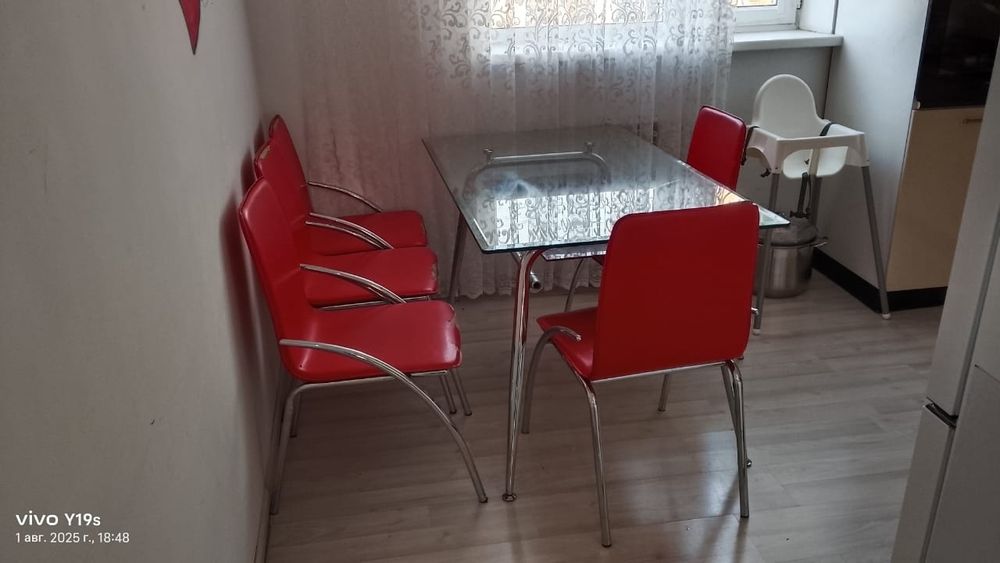 Продаю Стол и стулья