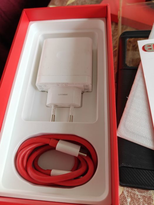 Продавам One plus 10Т
