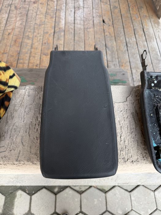 Подлакотник мерседес 140