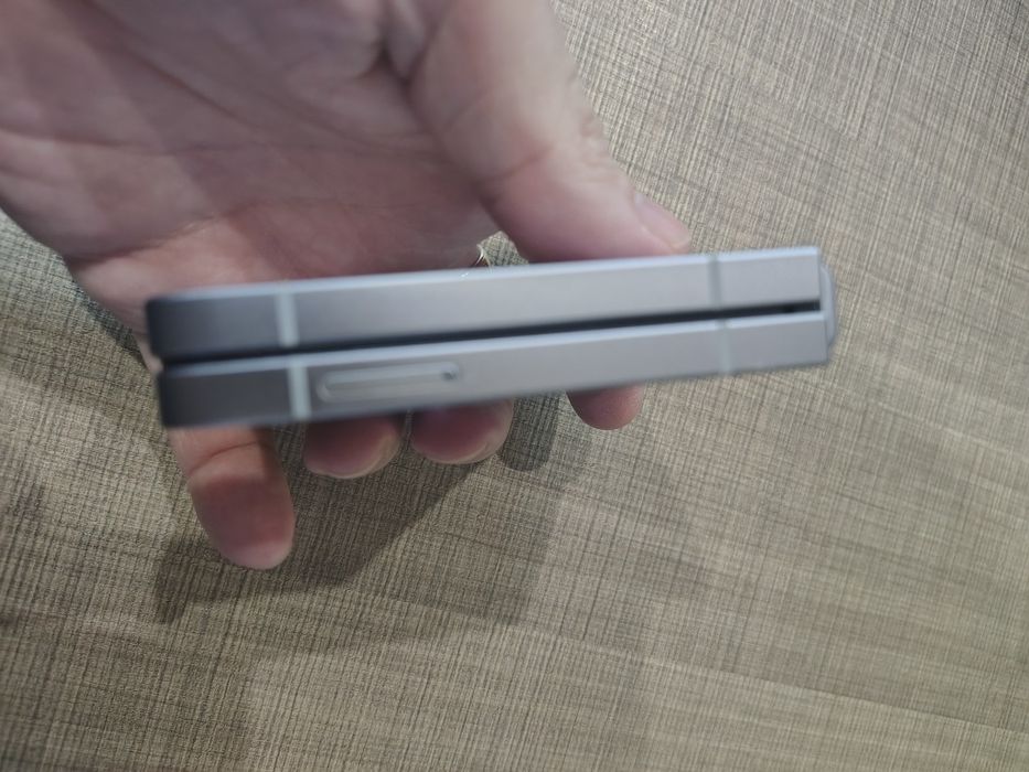 Samsung Galaxy Z Flip 6 с гаранция и застраховка