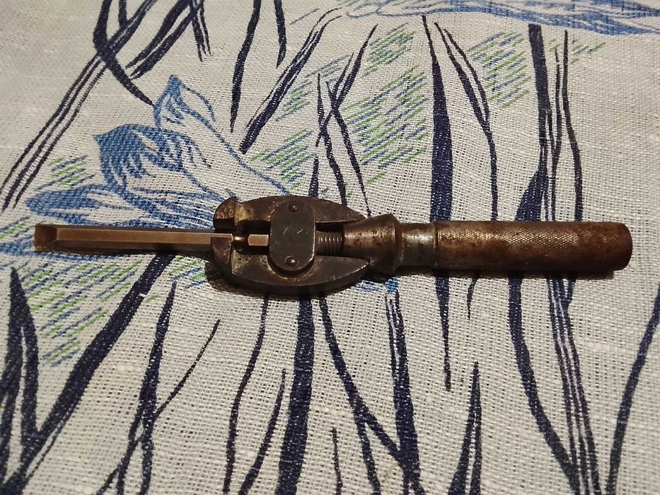 Ручные мини‑тиски ювелирные (СССР)