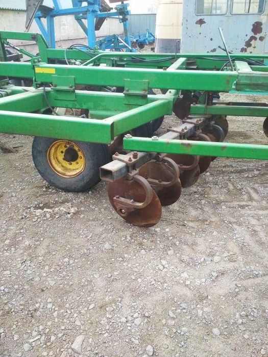 Продаётся глубокорыхлитель John Deere 2700