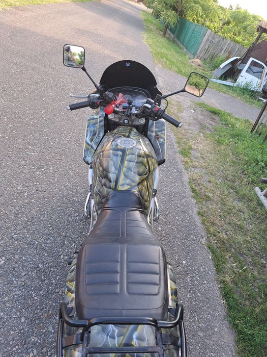 Motocicleta Yamaha 900 4km