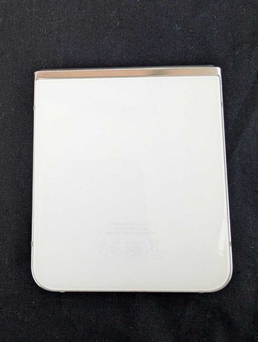 Samsung Galaxy Flip 5 512 ГБ бял