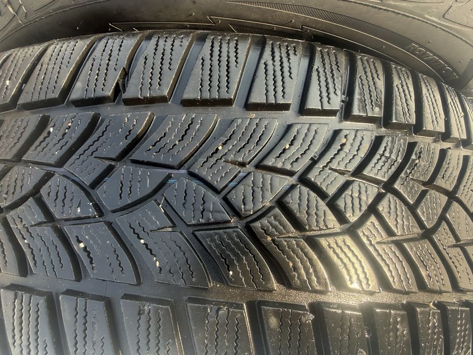 Vind set anvelope 225/55/17 GOOD YEAR ULTRA GRIP iarna