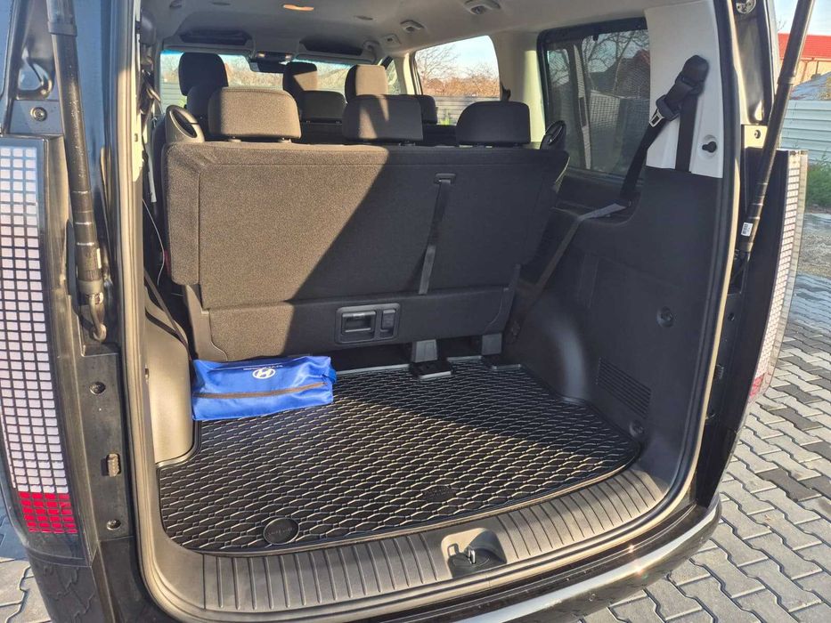 Închiriez Hyundai Staria microbuz 8+1 VAN