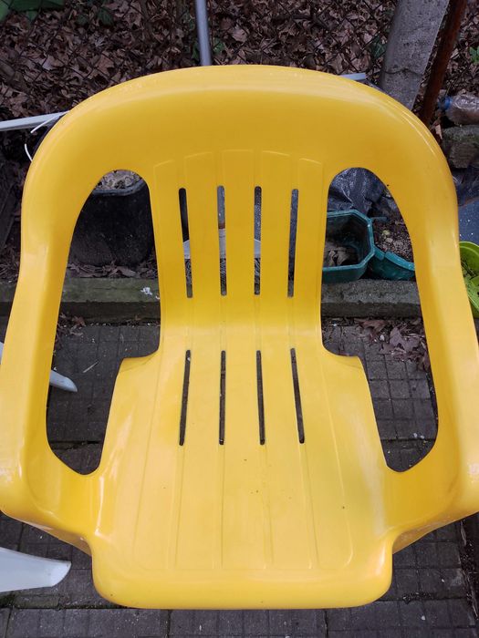 Градински столове по 5 евро всеки