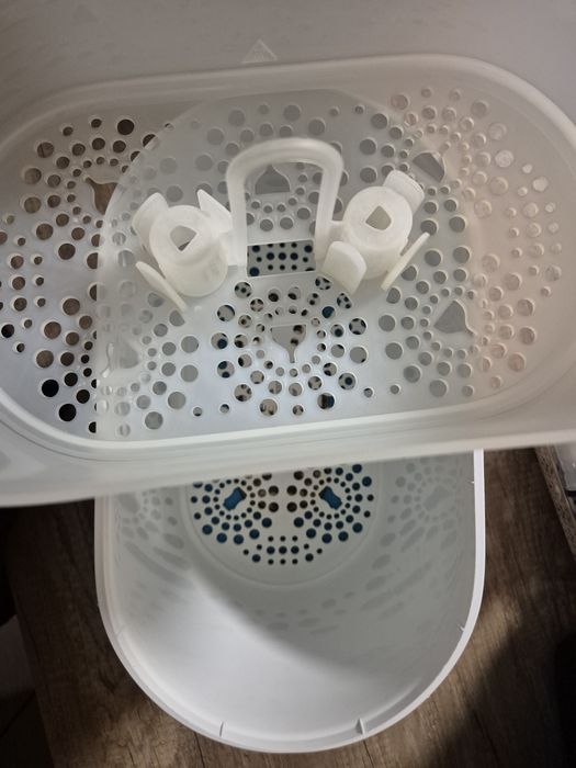 Стерилизатор Avent на две нива
Използван е 3 месеца и е в отлично със