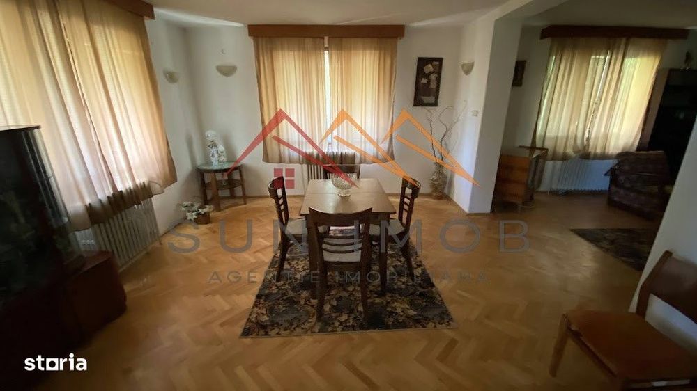 Vila de vanzare, teren 3100 mp, 7 camere, 6 grupuri sanitare, 3 CT, an